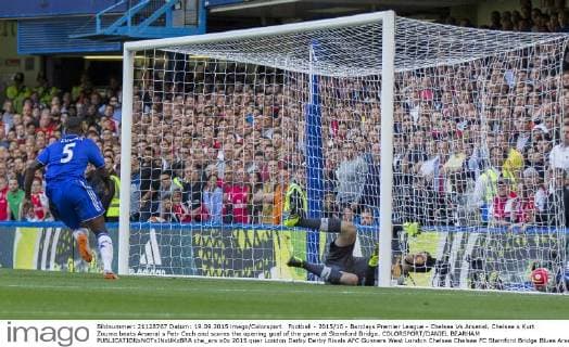 Football - 2015 16 - Barclays Premier League - Chelsea Vs Arsenal. Chelsea s Kurt Zouma beats Arsenal s Petr Cech and scores the opening goal of the game at Stamford Bridge. COLORSPORT DANIEL BEARHAM  che_ars