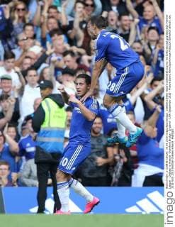 Chelsea s Eden Hazard celebrates scoring his sides second goal Barclays Premier League - Chelsea vs Arsenal -Stamford Bridge - England - 19th September 2015 - Picture David Klein Sportimage EDITORIAL USE ONLY. No use with unauthorised audio, video, data, fixture lists, club league logos or live services. Online in-match use limited to 120 images, no video emulation. No use in betting, games or single club league player publications.