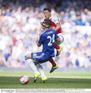 19.09.2015. London, England. Barclays Premier League. Chelsea versus Arsenal. Arsenal s Mesut Ã–ZIL leaps out of the way as Chelsea s Gary Cahill makes the challenge. xNigelxCookex  ActionPlus11661888