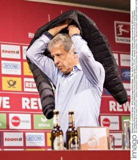 Köln, 19.09.2015, Rhein-Energie-Stadion Trainer Lucien Favre (BMG) ging auf der Pressekonferenz davon aus, dass Gladbach Fans nicht ins Stadion durften 1. FC Köln - Borussia Mönchengladbach mm