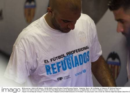 Valencia, Spain. 08 midfielder of Valencia CF Sofiane Feghouli before the match between Valencia CF and Real Betis Balompie at Mestalla stadium on September 19, 2015 in Valencia, Spain. (Photo by Jose Miguel Fernandez de Velasco Cordon Press)