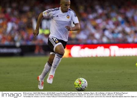 Valencia, Spain. 08 midfielder of Valencia CF Sofiane Feghouli match between Valencia CF and Real Betis Balompie at Mestalla stadium on September 19, 2015 in Valencia, Spain. (Photo by Jose Miguel Fernandez de Velasco Cordon Press)
