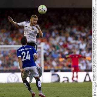 Valencia, Spain. 05 Defender of Valencia CF Shkodran Mustafi and 24 Ruben Castro of Real Betis Balonpie match between Valencia CF and Real Betis Balompie at Mestalla stadium on September 19, 2015 in Valencia, Spain. (Photo by Jose Miguel Fernandez de Velasco Cordon Press)