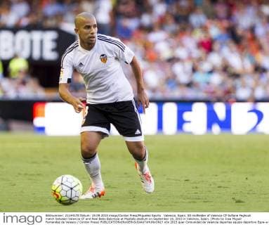 Valencia, Spain. 08 midfielder of Valencia CF Sofiane Feghouli match between Valencia CF and Real Betis Balompie at Mestalla stadium on September 19, 2015 in Valencia, Spain. (Photo by Jose Miguel Fernandez de Velasco Cordon Press)