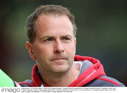 Trainer Sascha Lewandowski Portrait Porträt Portraet Einzelbild close up Fußball Fussball zweite 2.Bundesliga Herren DFL Saison 2015 2016 20.09.2015 1.FC Union Berlin vs. SpVgg Greuther Fürth