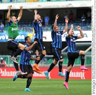 Aktuell Fußball, Italien, AC Chievo Verona - Inter Mailand IPP20150920 Football - soccer: Serie A, AC Chievo Verona - Inter Mailand, i giocatori dell inter festeggiano la vittoria - xHOCHxZWEIx xItalyxPhotoxPressx 