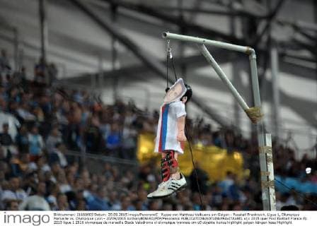 Puppe von Matthieu Valbuena am Galgen - Fussball Frankreich, Ligue 1, Olympique Marseille vs. Olympique Lyon - 20 09 2015 AnthonyBIBARD FEP Panoramic 