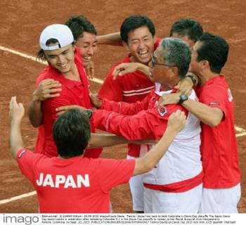 Tennis: Japan hits back to beat Colombia in Davis Cup playoffs The Japan Davis Cup team huddle in celebration after defeating Colombia 3-2 in the Davis Cup playoffs to remain in the World Group at Club Campestre in Pereira, Colombia, on Sept. 20, 2015. 