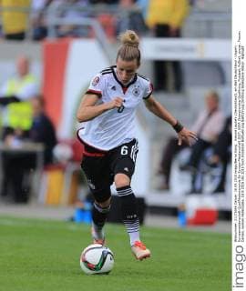 Simone Laudehr (Deutschland), am Ball Deutschland - Ungarn Europameisterschaft-Qualifikationsrunde für Europa-Meisterschaft 2017, UEFA Championship Qualifying, Fussball, Fußball, soccer, Frauen, Damen, women Halle Saale, 18.9.2015