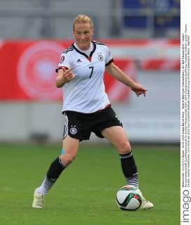 Melanie Behringer (Deutschland), am Ball Deutschland - Ungarn Europameisterschaft-Qualifikationsrunde für Europa-Meisterschaft 2017, UEFA Championship Qualifying, Fussball, Fußball, soccer, Frauen, Damen, women Halle Saale, 18.9.2015