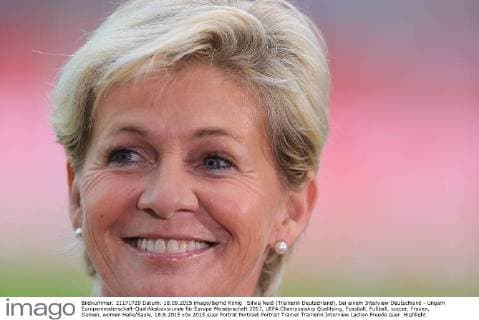 Silvia Neid (Trainerin Deutschland), bei einem Interview Deutschland - Ungarn Europameisterschaft-Qualifikationsrunde für Europa-Meisterschaft 2017, UEFA Championship Qualifying, Fussball, Fußball, soccer, Frauen, Damen, women Halle Saale, 18.9.2015