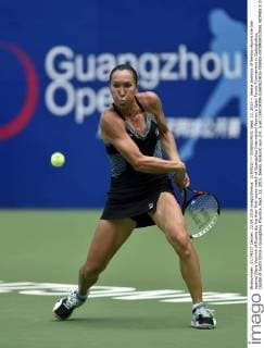 (150922) -- GUANGZHOU, Sept. 22, 2015 -- Jelena Jankovic of Serbia returns the ball against Elena Vesnina of Russia during their first round match of Guangzhou Internationl Women s Open Tennis Tournament in Guanghzhou, capital of south China s Guangdong Province, Sept. 22, 2015. Jelena Jankovic won 2-0. )(wll) (SP)CHINA-GUANGZHOU-TENNIS-INTERNATIONAL WOMEN S OPEN-ROUND 1 LiangxXu 