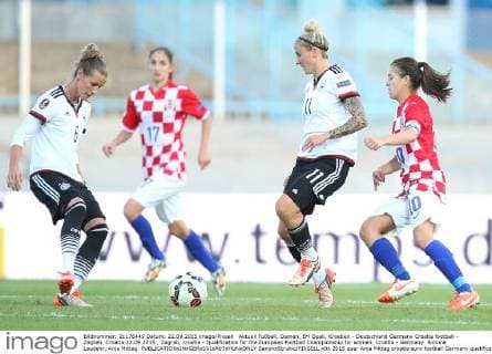 Aktuell Fußball, Damen, EM Quali, Kroatien - Deutschland Germany Croatia football - Zagreb, Croatia 22.09.2015., Zagreb, croatia - Qualification for the European Football Championship for women. Croatia - Germany. Simone Laudehr, Anja Mittag.  SanjinxStrukic PIXSELL