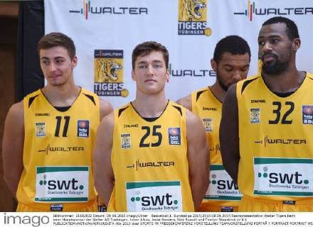 Basketball 1. Bundesliga 2015 2016 09.09.2015 Teampraesentation Walter Tigers beim beim Hauptsponsor der Walter AG Tuebingen. Julian Albus, Jesse Sanders, Nick Russell und Toarlyn Fitzpatrick (v.li.) 