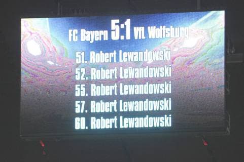 Videowand,Anzeigetafel mit dem 5 fachen Torschuetzen Robert LEWANDOWSKI (Bayern Muenchen). Fussball 1. Bundesliga, 6. Spieltag,FC Bayern Muenchen-VFL Wolfsburg 5-1 am 22.09.2015 in Muenchen Deutschland.A L L I A N Z A R E NA ,