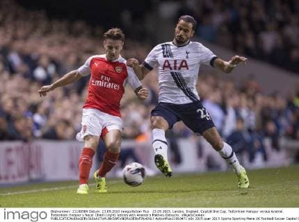 23.09.2015. London, England. Capital One Cup. Tottenham Hotspur versus Arsenal. Tottenham Hotspur s Nacer Chadli (right) battles with Arsenal s Mathieu Debuchy. xNigelxCookex  ActionPlus11663471