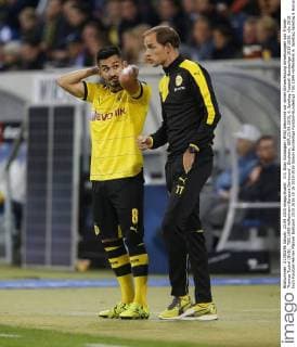 V.li. Ilkay Gündogan (BVB) bekommt vor seiner Einwechslung Anweisungen von Trainer Thomas Tuchel (BVB) . TSG 1899 Hoffenheim-Borussia Dortmund . Sinsheim, GER,23.09.2015, 6. Spieltag Fussball-Bundesliga 2015-2016.