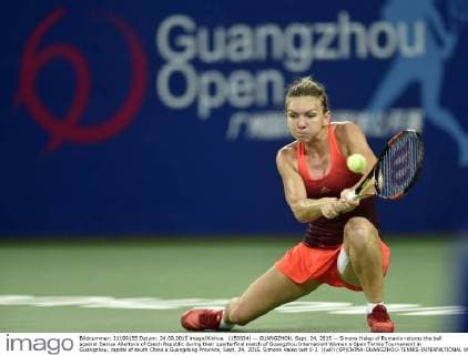 (150924) -- GUANGZHOU, Sept. 24, 2015 -- Simona Halep of Romania returns the ball against Denisa Allertova of Czech Republic during their quarterfinal match of Guangzhou Internationl Women s Open Tennis Tournament in Guangzhou, capital of south China s Guangdong Province, Sept. 24, 2015. Simona Halep lost 0-2. )(wll) (SP)CHINA-GUANGZHOU-TENNIS-INTERNATIONAL WOMEN S OPEN-QUARTERFINAL LiangxXu 