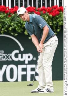 Sept. 24, 2015 - Atlanta, Georgia, United States - Justin Rose putts the 18th green during the first round of the TOUR Championship by Coca-Cola at East Lake Golf Club. PGA Golf Herren 2015 - TOUR Championship - Round 1 - ZUMAw109