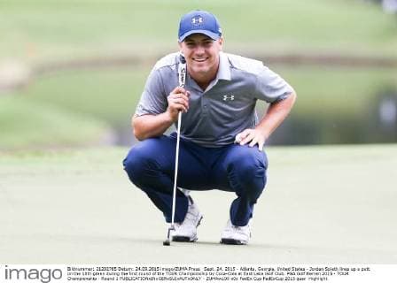 Sept. 24, 2015 - Atlanta, Georgia, United States - Jordan Spieth lines up a putt on the 18th green during the first round of the TOUR Championship by Coca-Cola at East Lake Golf Club. PGA Golf Herren 2015 - TOUR Championship - Round 1 - ZUMAw109