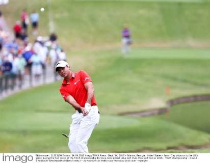 Sept. 24, 2015 - Atlanta, Georgia, United States - Jason Day chips on to the 18th green during the first round of the TOUR Championship by Coca-Cola at East Lake Golf Club. PGA Golf Herren 2015 - TOUR Championship - Round 1 - ZUMAw109