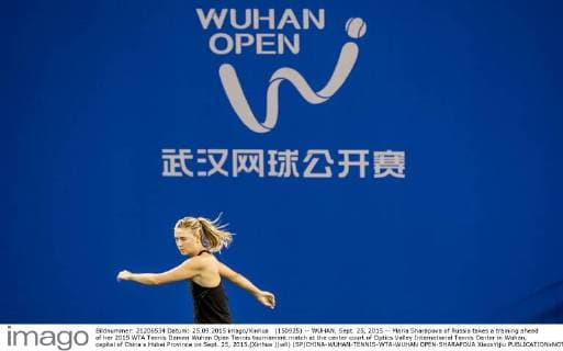 (150925) -- WUHAN, Sept. 25, 2015 -- Maria Sharapova of Russia takes a training ahead of her 2015 WTA Tennis Damen Wuhan Open Tennis tournament match at the center court of Optics Valley International Tennis Center in Wuhan, capital of China s Hubei Province on Sept. 25, 2015.(Xinhua )(wll) (SP)CHINA-WUHAN-TENNIS-WTA-WUHAN OPEN-SHARAPOVA XiaoxYijiu 