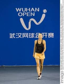 (150925) -- WUHAN, Sept. 25, 2015 -- Maria Sharapova of Russia takes a training ahead of her 2015 WTA Tennis Damen Wuhan Open Tennis tournament match at the center court of Optics Valley International Tennis Center in Wuhan, capital of China s Hubei Province on Sept. 25, 2015.(Xinhua )(wll) (SP)CHINA-WUHAN-TENNIS-WTA-WUHAN OPEN-SHARAPOVA XiaoxYijiu 