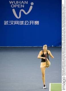 (150925) -- WUHAN, Sept. 25, 2015 -- Maria Sharapova of Russia takes a training ahead of her 2015 WTA Tennis Damen Wuhan Open Tennis tournament match at the center court of Optics Valley International Tennis Center in Wuhan, capital of China s Hubei Province on Sept. 25, 2015.(Xinhua )(wll) (SP)CHINA-WUHAN-TENNIS-WTA-WUHAN OPEN-SHARAPOVA XiaoxYijiu 