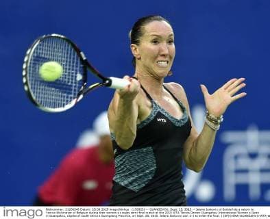(150925) -- GUANGZHOU, Sept. 25, 2015 -- Jelena Jankovic of Serbia hits a return to Yanina Wickmayer of Belgium during their women s singles semi-final match at the 2015 WTA Tennis Damen Guangzhou International Women s Open in Guangzhou, capital of south China s Guangdong Province, on Sept. 25, 2015. Jelena Jankovic won 2-1 to enter the final. ) (SP)CHINA-GUANGZHOU-WTA-GUANGZHOU OPEN (CN) LiangxXu 