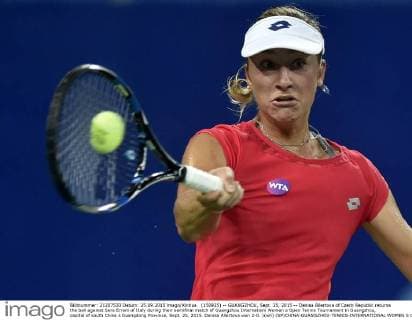 (150925) -- GUANGZHOU, Sept. 25, 2015 -- Denisa Allertova of Czech Republic returns the ball against Sara Errani of Italy during their semifinal match of Guangzhou Internationl Women s Open Tennis Tournament in Guangzhou, capital of south China s Guangdong Province, Sept. 25, 2015. Denisa Allertova won 2-0. )(wll) (SP)CHINA-GUANGZHOU-TENNIS-INTERNATIONAL WOMEN S OPEN-SEMIFINAL LiangxXu 