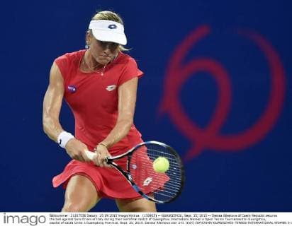 (150925) -- GUANGZHOU, Sept. 25, 2015 -- Denisa Allertova of Czech Republic returns the ball against Sara Errani of Italy during their semifinal match of Guangzhou Internationl Women s Open Tennis Tournament in Guangzhou, capital of south China s Guangdong Province, Sept. 25, 2015. Denisa Allertova won 2-0. )(wll) (SP)CHINA-GUANGZHOU-TENNIS-INTERNATIONAL WOMEN S OPEN-SEMIFINAL LiangxXu 