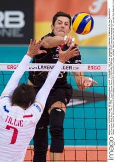 25.09.2015, MHP Arena, Ludwigsburg Volleyball, 4-Nationen-Turnier, Deutschland vs. Frankreich Block Kevin Tillie ( 7 FRA) - Angriff Michael Andrei ( 18 GER)