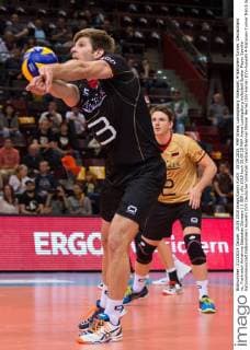 25.09.2015, MHP Arena, Ludwigsburg Volleyball, 4-Nationen-Turnier, Deutschland vs. Frankreich Annahme Sebastian Schwarz ( 3 GER)