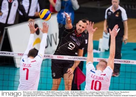 25.09.2015, MHP Arena, Ludwigsburg Volleyball, 4-Nationen-Turnier, Deutschland vs. Frankreich Angriff Georg György Gyoergy Grozer ( 9 GER) - Block Doppelblock Kevin Tillie ( 7 FRA), Kevin Le Roux ( 10 FRA)