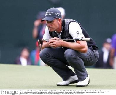 Sept. 25, 2015 - Atlanta, Georgia, United States - Henrik Stenson lines up a putt on the 18th green during the second round of the TOUR Championship by Coca-Cola at East Lake Golf Club. PGA Golf Herren 2015 - TOUR Championship - Round 2 - ZUMAw109