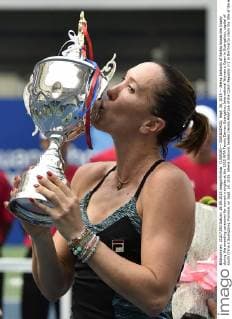 (150926) -- GUANGZHOU, Sept. 26, 2015 -- Jelena Jankovic of Serbia kisses the trophy during the awarding ceremony for women s singles at the 2015 WTA Tennis Damen Guangzhou International Women s Open in Guangzhou, capital of south China s Guangdong Province, on Sept. 26, 2015. Jelena Jankovic beated Denisa Allertova of the Czech Republic 2-1 in the final to claim the title of the event. ) (SP)CHINA-GUANGZHOU-WTA-GUANGZHOU OPEN (CN) LiangxXu 