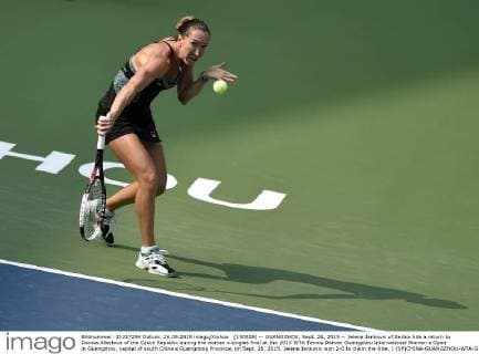(150926) -- GUANGZHOU, Sept. 26, 2015 -- Jelena Jankovic of Serbia hits a return to Denisa Allertova of the Czech Republic during the women s singles final at the 2015 WTA Tennis Damen Guangzhou International Women s Open in Guangzhou, capital of south China s Guangdong Province, on Sept. 26, 2015. Jelena Jankovic won 2-0 to claim the title. ) (SP)CHINA-GUANGZHOU-WTA-GUANGZHOU OPEN (CN) LiangxXu 
