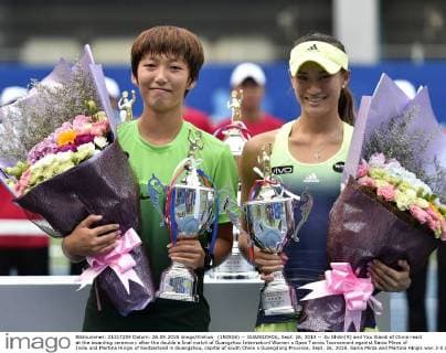 (150926) -- GUANGZHOU, Sept. 26, 2015 -- Xu Shilin(R) and You Xiaodi of China react at the awarding ceremony after the double s final match of Guangzhou Internationl Women s Open Tennis Tournament against Sania Mirza of India and Martina Hingis of Switzerland in Guangzhou, capital of south China s Guangdong Province, Sept. 26, 2015. Sania Mirza and Martina Hingis won 2-0 and claimed the title. ) (SP)CHINA-GUANGZHOU-TENNIS-INTERNATIONAL WOMEN S OPEN-FINAL LiangxXu 