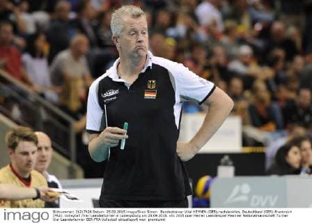 Bundestrainer Vital HEYNEN (GER),nachdenklich, Deutschland (GER)-Frankreich (FRA). Volleyball Vier Laenderturnier in Ludwigsburg am 25.09.2015.