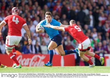 26.09.2015. Leeds, England. Rugby World Cup. Italy versus Canada. Canada scrum-half Jamie Mackenzie attempts a tackle. xTimxWilliamsx  ActionPlus11664664