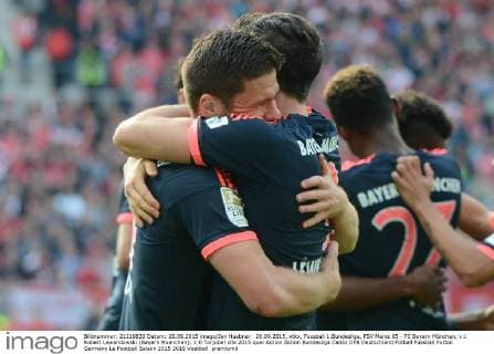 26.09.2015, xtkx, Fussball 1.Bundesliga, FSV Mainz 05 - FC Bayern München, v.l. Robert Lewandowski (Bayern Muenchen), 1:0 Torjubel