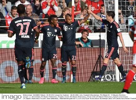 26.09.2015, xjhx, Fussball 1.Bundesliga, FSV Mainz 05 - FC Bayern München, emspor v.l. David Alaba (FC Bayern Muenchen), Kingsley Coman (FC Bayern Muenchen), Arturo Vidal (FC Bayern Muenchen), Robert Lewandowski (FC Bayern Muenchen) Torjubel, Goal celebration, celebrate the goal zum 0:3