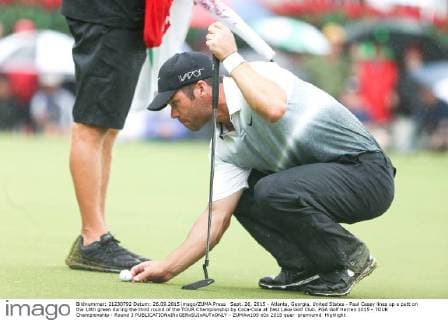 Sept. 26, 2015 - Atlanta, Georgia, United States - Paul Casey lines up a putt on the 18th green during the third round of the TOUR Championship by Coca-Cola at East Lake Golf Club. PGA Golf Herren 2015 - TOUR Championship - Round 3 - ZUMAw109