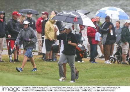 Sept. 26, 2015 - Atlanta, Georgia, United States - Jordan Spieth waves to the gallery as he approaches the 18th green during the third round of the TOUR Championship by Coca-Cola at East Lake Golf Club. PGA Golf Herren 2015 - TOUR Championship - Round 3 - ZUMAw109