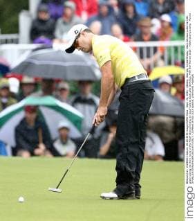 Sept. 26, 2015 - Atlanta, Georgia, United States - Zach Johnson putts the 18th green during the third round of the TOUR Championship by Coca-Cola at East Lake Golf Club. PGA Golf Herren 2015 - TOUR Championship - Round 3 - ZUMAw109