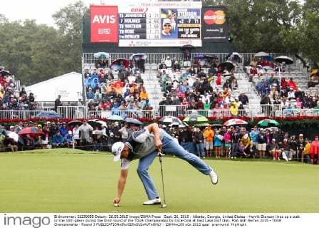 Sept. 26, 2015 - Atlanta, Georgia, United States - Henrik Stenson lines up a putt on the 18th green during the third round of the TOUR Championship by Coca-Cola at East Lake Golf Club. PGA Golf Herren 2015 - TOUR Championship - Round 3 - ZUMAw109