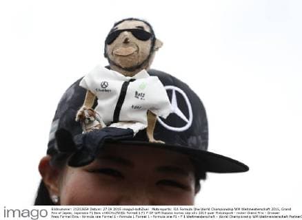 Motorsports: FIA Formula One World Championship WM Weltmeisterschaft 2015, Grand Prix of Japan, Japanese F1 fans xHOCHxZWEIx