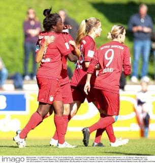 Duisburg Torjubel ueber das 0zu3 von Eunice Beckmann ( 17, FC Bayern Muenchen) (l.) MSV Duisburg - FC Bayern Muenchen, Frauenfussball, DFB Pokal der Frauen, Runde 2, 27.09.2015 Copyright: Deutzmann Eibner-Pressefoto EP_CDN