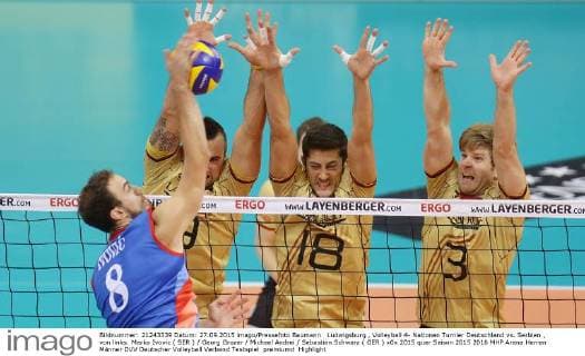 Ludwigsburg , Volleyball 4- Nationen Turnier Deutschland vs. Serbien , von links: Marko Ivovic ( SER ) Georg Grozer Michael Andrei Sebastian Schwarz ( GER )