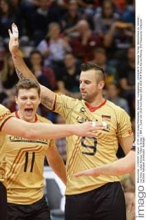 Ludwigsburg , Volleyball 4- Nationen Turnier Deutschland vs. Serbien , von links: LUkas Kampa Georg Grozer ( GER ) , Jubel